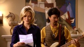Claire (Julie Bowen) shares some recollections while her last-minute anniversary gift, backup Spandau Ballet singer Izzy LaFontaine (Edward Norton), performs some of Phil's "favorite" songs.