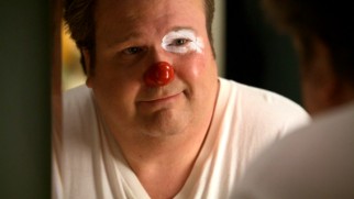 Cam (Eric Stonestreet) takes the first steps towards reviving Fizbo, the clown personality as whom he'll attend Luke's birthday party.