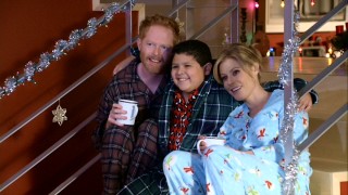 Mitchell and Claire join Manny for a Christmas morning staircase photo in this Disc 2 deleted scene.
