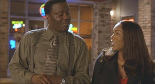 The media isn't a big fan of Mr. 3000, but ESPN reporter Mo Simmons (Angela Bassett) has a bit of a thing for him.