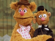 A glimpse of Fozzie and his dummy from the pointless "Pepe Profiles" bonus feature.