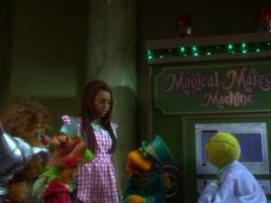Scooter and Bunsen Honeydew prepare Dorothy for an unnecessary makeover.