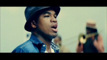 Neck-tattooed R & B singer Ne-Yo sings to a dream woman from the streets of New Orleans in his "Never Knew I Needed" music video.