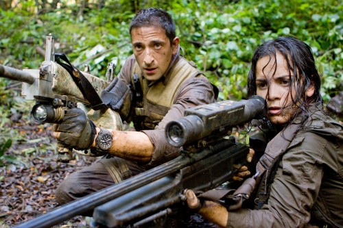 Royce (Adrien Brody) and Isabelle (Alice Braga) take aim during their desperate battle against the alien Predators.