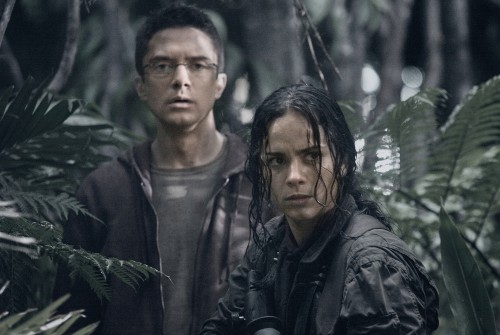 Edwin (Topher Grace) is a doctor who finds himself trapped on an alien planet with a group of tough-as-nails mercenaries, including Isabelle (Alice Braga) -- all of them being hunted by Predators.