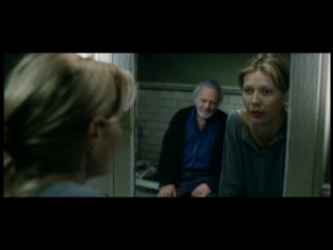 Robert appears in Catherine's mirror in this deleted scene.