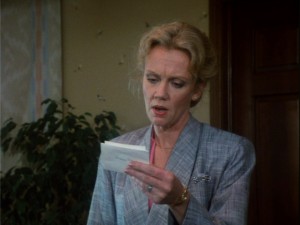Susan Ferris (Hayley Mills, all grown-up) gets a "passionate" note from Bill Grand.