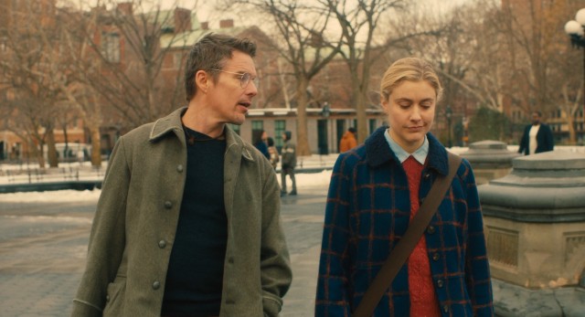 John Harding (Ethan Hawke) and Maggie Harden (Greta Gerwig) bond over walks and sits in Washington Square Park.