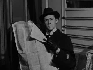 Among those chasing Alan Thorndike is Mr. Jones (John Carradine), a spindly fellow pretending to be Thorndike.