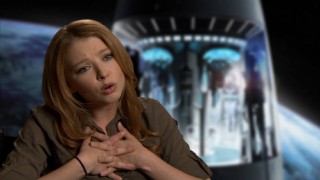 Actress Elisabeth Harnois teaches us an alien language phrase in "Martian 101."
