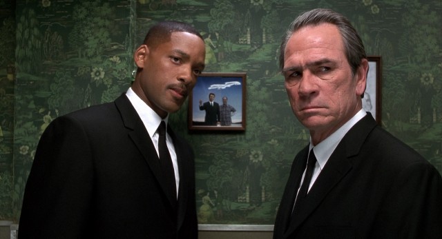 Reunited, J (Will Smith) and a freshly-deneuralyzed K (Tommy Lee Jones) try to follow a path of clues K left behind for himself.