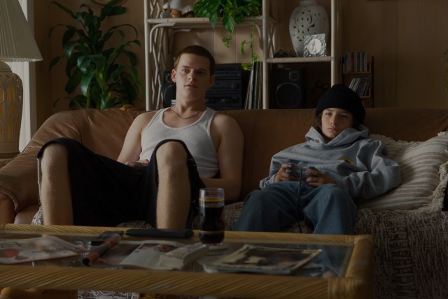 At home, Stevie (Sunny Suljic) and his older brother Ian (Lucas Hedges) play 16-bit video games and talk about their mom in the mid-1990s.