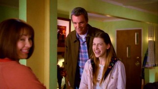 The cast of "The Middle" cracks up during a blown take in the gag reel.
