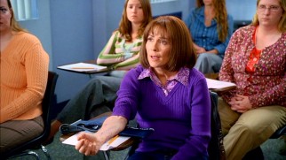 A newly unemployed Frankie (Patricia Heaton) enrolls in dental assistant school for her second act.