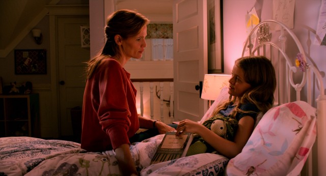 Christy Beam (Jennifer Garner) desperately wants her daughter Annabel (Kylie Rogers) to get better in "Miracles from Heaven."