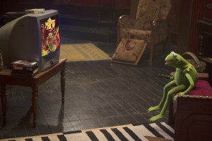 Constantine gets acquainted with Kermit's work for impersonation purposes.