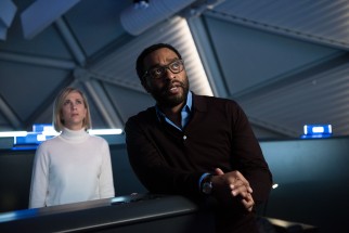 Media relations director Annie Montrose (Kristen Wiig) and Mars missions director Vincent Kapoor (Chiwetel Ejiofor) are among those at NASA trying to rescue Mark Watney while keeping the public's expectations in check.