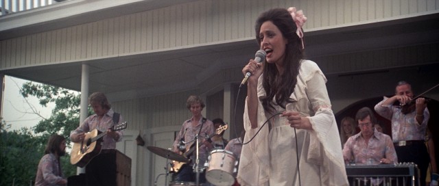In her first performance following a hospital stay, the beloved Barbara Jean (Ronee Blakley) confuses and disappoints her fans.