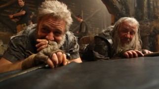 Russell Crowe and Ray Winstone lighten the mood of their climactic fight scene with comedy.
