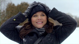 "Northpole Est. 1820" stars Tiffani Thiessen as Chelsea Hastings, a new in town reporter assigned to cover the cancellation of a town's 100-year-old Christmas tree lighting ceremony.