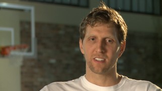 Dirk Nowitzki discusses his experiences as the center of a documentary film in this English language bonus interview.