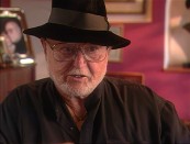 Rod Steiger recalls the filming conditions of his famous car ride exchange with Marlon Brando in the 2001 featurette "Contender: Mastering the Method."