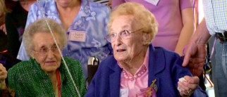 Australia's 100-year-old Dorothy deLow is the oldest and seemingly most famous of the world championship's player.