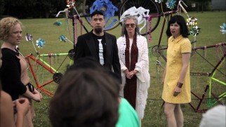 Trendsetters Spyke (Fred Armisen) and Iris (Carrie Brownstein) rehearse a "Cool Wedding" unlike any other.