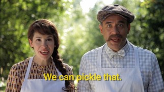 Putting a bird on it was so Season 1. Lisa (Carrie Brownstein) and Bryce (Fred Armisen) have moved on to pickling things in "Mixologist."