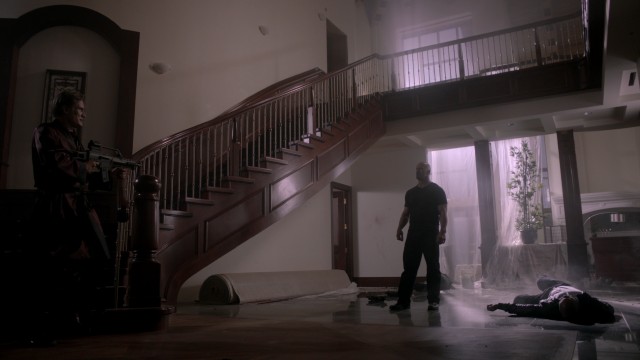 It's an armed Dolph Lundgren versus an empty-handed Steve Austin in the mansion-set climax of "The Package."