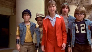 Tia (Kim Richards) and her new friends the Earthquake Gang (left to right, Brad Savage, Jeffrey Jacquet, Christian Juttner, and Poindexter) appear to be the only ones who witness the masterminds behind a broad daylight museum gold heist.