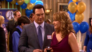 Jeff (Patrick Warburton) isn't on the same wavelength as Audrey (Megyn Price) at her 20-year high school reunion in Nebraska.