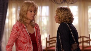 Jean Smart won an Emmy this week for her portrayal of Samantha's sassy mother Regina.