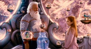 "Uncle Scott" takes Lucy (Liliana Mumy) to the Hall of Snow Globes for some fun.
