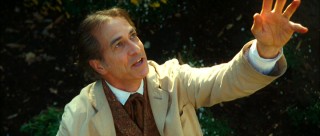 If I could reach...higher... The one and only Arthur Spiderwick (David Strathairn) throws his hand up in the air. Next step: wave it all around like he just don't care.