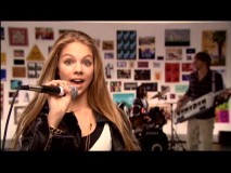 Anna Margaret performs her solo version of cheery Los Angeles ode "Something About the Sunshine."