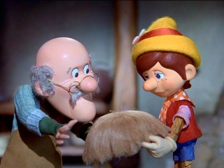 Look closely and you can spot the string helping Pinocchio hold Geppetto's wig in his hands.