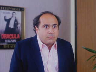 Vic DeSalvo (Danny DeVito) is shocked to learn that his pilot is being given an on-air commitment by MBC's departing head of comedy.