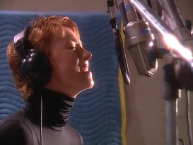 Jonatha Brooke sings "I'll Try" in a music video that surprisingly resurfaces from Return to Never Land's original DVD.