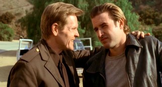 Sarge (William Sadler) shoots rebellious Dude (David Arquette) an insincere smile.