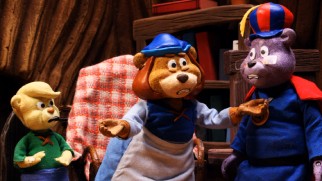 The Gummi Bears sort out the nature of their family-like relationship.