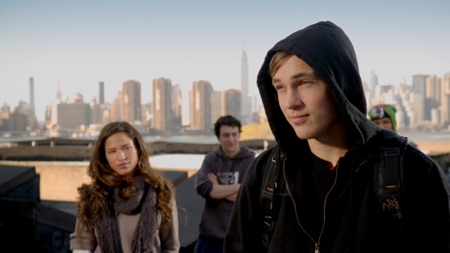 Spoiler alert: Sean Preston (William Moseley), a.k.a. Daniel Lombardi, knows a thing or two about Parkour, boys and girls. Or at least his stunt double does.