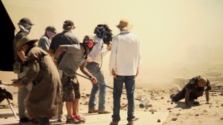 A behind-the-scenes featurette shows the cloudy dusty process of filming in Mexico.