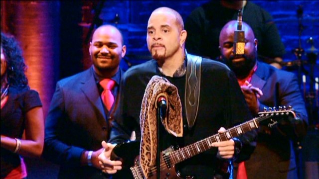 Sinbad gets musical with help in a finale that sees him and a band give us two different versions of the same original church song.
