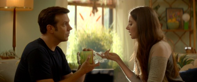 Jake (Jason Sudeikis) gives Lainey (Alison Brie) a self-pleasure demonstration using an empty green tea bottle in "Sleeping with Other People."
