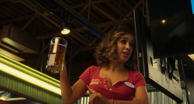 After Lisa quits, things get a little rowdy at Double Whammies, with Maci (Haley Lu Richardson) standing atop the bar with beer to keep patrons happy while management works to get cable back in time for the night's big fight.