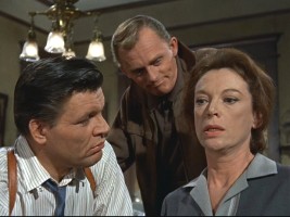 Dan (Neville Brand and Iggy (Frank Gorshin) are not very respectful of their captive, Margaret Miller (Grayson Hall).