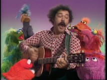 The amusing Avery Schreiber revels in nonsensical singing with awestruck Muppets.