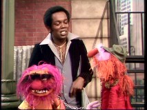 Lou Rawls tries to coolly offer Animal a drumming gig, with Floyd serving as interpreter.