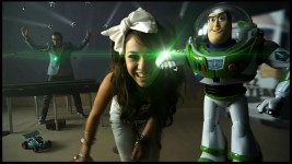 In Aleks Syntek and Danna Paola's Spanish music video, Buzz's lethal laser light is inexplicably green rather than red.